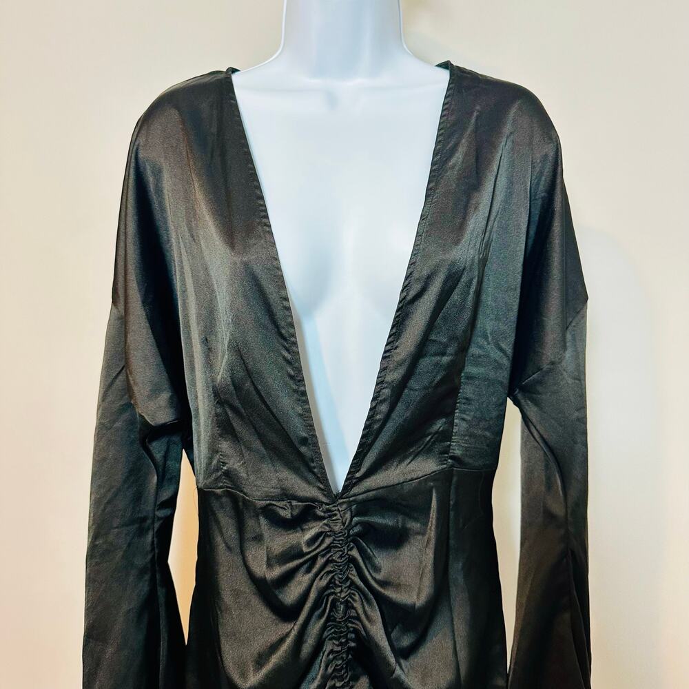 Plus Black Satin Plunge Ruched Dress - Picture 6 of 7